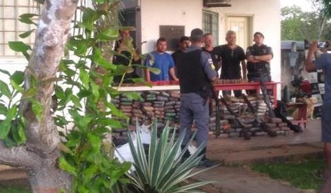 Polícia prende dupla com arsenal e mais de 330 quilos de drogas em Manaquiri