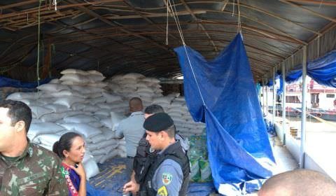 Funcionários morrem após inalarem substância química em balsa no AM