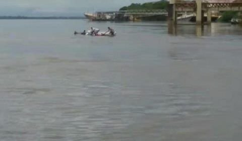 Barco naufraga com deputada a bordo no Rio Branco (veja o vídeo)