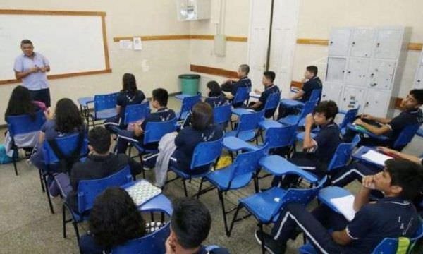 19% das redes de estados e municípios investem o adequado em educação