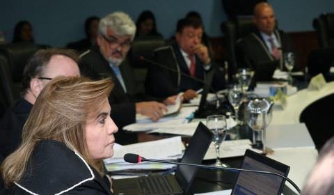 Presidente do TCE notifica governo para ajustes gastos com pessoal