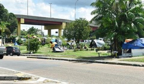 MPAM quer atendimento a venezuelanos acampados nas proximidades da Rodoviária de Manaus