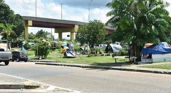 MPAM quer atendimento a venezuelanos acampados nas proximidades da Rodoviária de Manaus