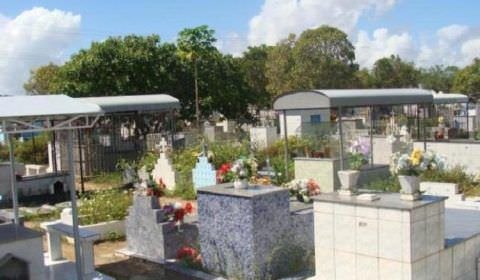 Em Macapá, cadáver de mulher é desenterrado e queimado em cemitério