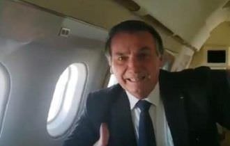 Avião de Bolsonaro é  escoltado durante visita em Manaus (Veja o vídeo)