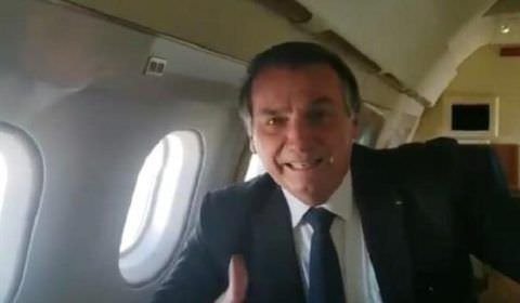 Avião de Bolsonaro é  escoltado durante visita em Manaus (Veja o vídeo)