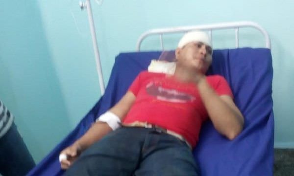 Policiais “bêbados” agridem homem em posto de gasolina (veja vídeo)