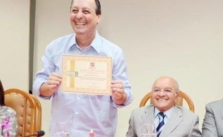 Polícia Federal deflagra operação na casa de Omar Aziz