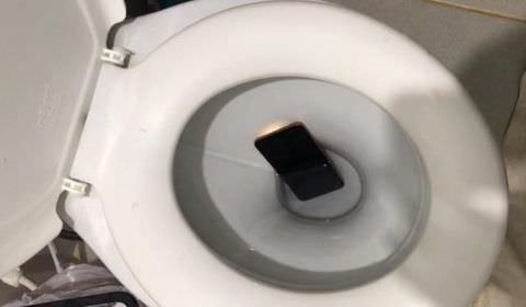 Vereador de Iranduba preso por cobrar propina joga celular no vaso sanitário (veja o vídeo)