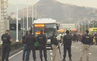 Sequestrador de ônibus no Rio é morto por atiradores de elite