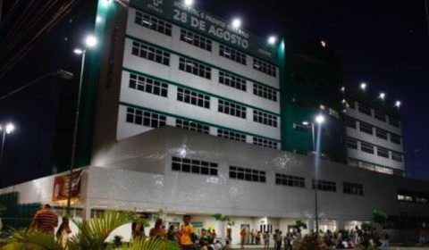 Após assalto em posto de gasolina, dupla troca tiro contra PMs e acaba morta em Manaus