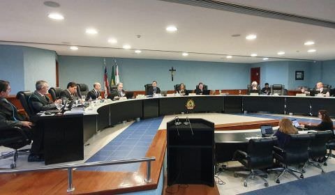 Ex-prefeito de Careiro Castanho é condenado pelo TCE a devolver R$ 45,9 milhões