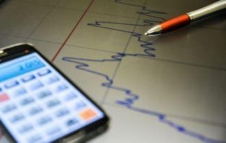 Previsão de crescimento econômico aumenta; estimativa de inflação cai