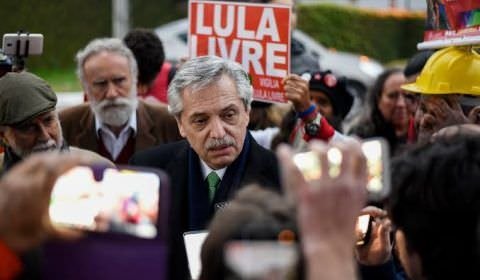 Candidato opositor na Argentina defende Lula e chama Bolsonaro de racista e misógino