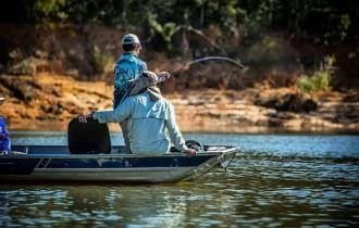 Empresa de pesca esportiva é impedida de transitar em áreas de terras indígenas em Santa Isabel do Rio Negro (AM)