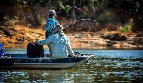Empresa de pesca esportiva é impedida de transitar em áreas de terras indígenas em Santa Isabel do Rio Negro (AM)