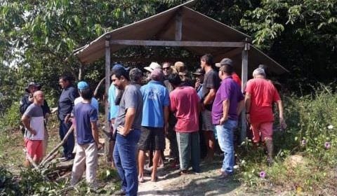 Moradores do Ramal Rio Branquinho fecham BR-174 que liga Manaus a Boa Vista