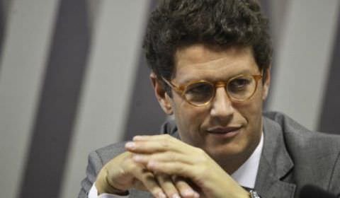 Ministro Ricardo Salles está internado em hospital de Brasília