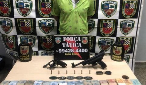 Homem é preso com arma escondida em carro e mais de R$ 3 mil em Manaus
