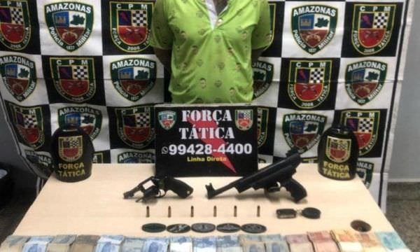 Homem é preso com arma escondida em carro e mais de R$ 3 mil em Manaus