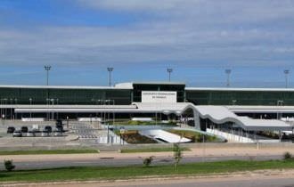 Avião cai próximo ao aeroporto Eduardo Gomes, em Manaus