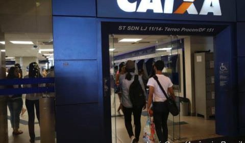Pagamento de até R$ 500 por conta do FGTS começa amanhã