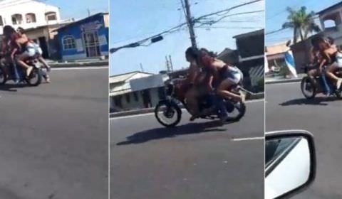 Motociclista e garupa são flagrados transportando homem morto em moto; veja
