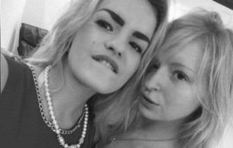 Mulher que arrancou a orelha e deu 200 facadas em irmã por inveja vai a julgamento