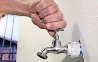 Bairros de Manaus ficam sem água e concessionária avisa sobre vazamento um dia depois