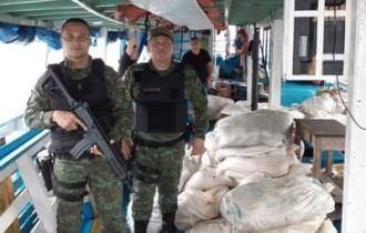 Barco é apreendido com 9 toneladas de pirarucu e 100 kg de carne de caça ilegais em Manaus