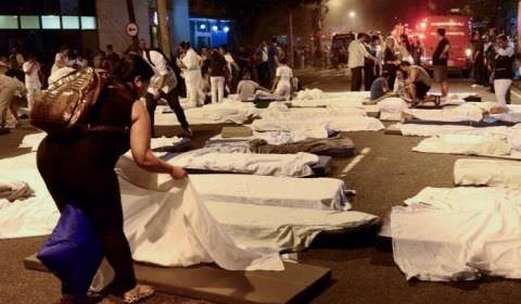 Bombeiros retiram corpos de hospital que pegou fogo no Rio; pelo menos 11 pessoas morreram