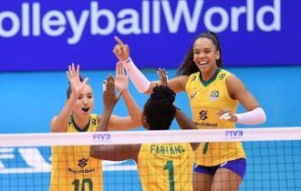 Brasil vence Camarões e segue na briga pelo bronze no Mundial de Vôlei