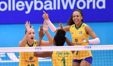 Brasil vence Camarões e segue na briga pelo bronze no Mundial de Vôlei