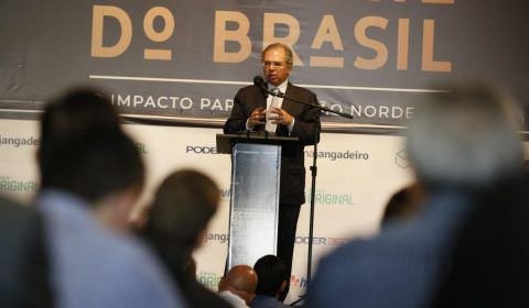 Mulher de Macron é 'feia mesmo', diz Paulo Guedes