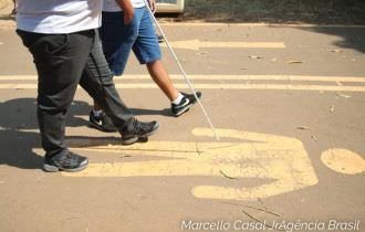 Caminhada em Brasília marca luta de deficientes por maior inclusão