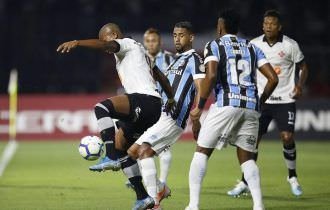 Grêmio vence Vasco fora de casa e chega ao G6