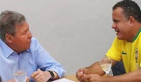 Com o transporte coletivo um caos, representante dos rodoviários se filia ao PSDB de Arthur