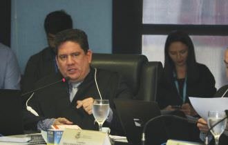 Em cautelar, conselheiro determina suspensão de recrutamento de estagiários do Ceará