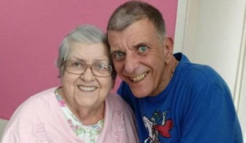 Mãe de 95 anos de Jorge Fernando ainda não sabe da morte do diretor