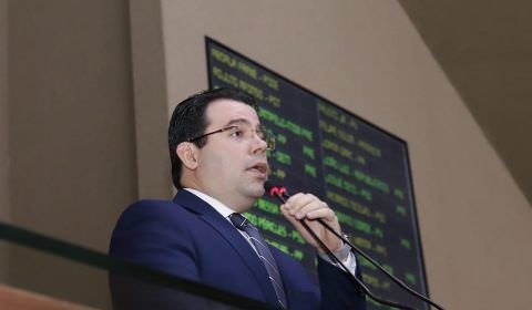 Governo extrapola gostos com pessoal e ignora LRF, diz deputado