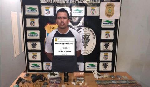 Polícia Civil prende homem com drogas, armas, munições e dinheiro, em Itacoatiara
