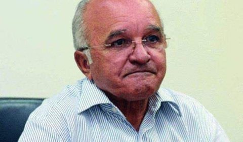 José Melo reaparece em público e participa da posse do presidente do TCE