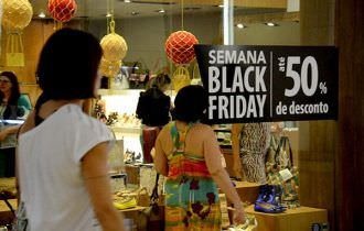 Empresa promove descontos na Black Friday para consumidores que estão endividados