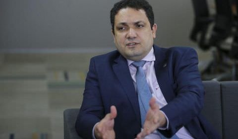 Presidente da Capes quer reajustar bolsas de doutorado em 2020