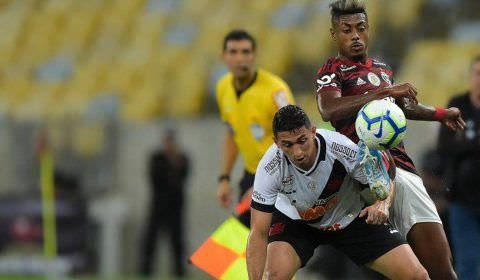 Flamengo e Vasco empatam em jogaço de 8 gols no Maracanã