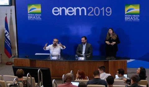Enem dos próximos anos será um exame técnico, diz ministro da Educação