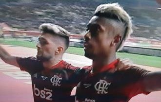 Flamengo faz 3 a 1 contra Al Hilau