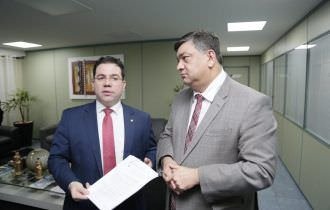 Deputados de oposição denunciam ameaças do Governo após protocolarem pedido de impeachment