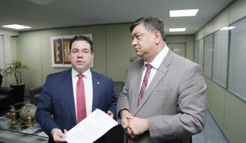 Deputados de oposição denunciam ameaças do Governo após protocolarem pedido de impeachment