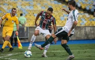 Fluminense renova contrato com lateral-direito Gilberto até 2022